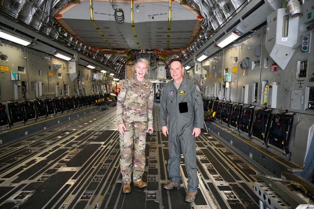 DVIDS - Images - C-17 pilot recognized by 64 AEW commander [Image 3 of 3]