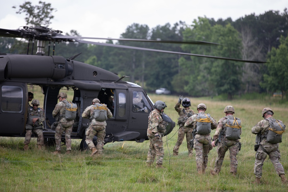 5TH RANGER TRAINING BATTALION AIRBORNE OPERATION