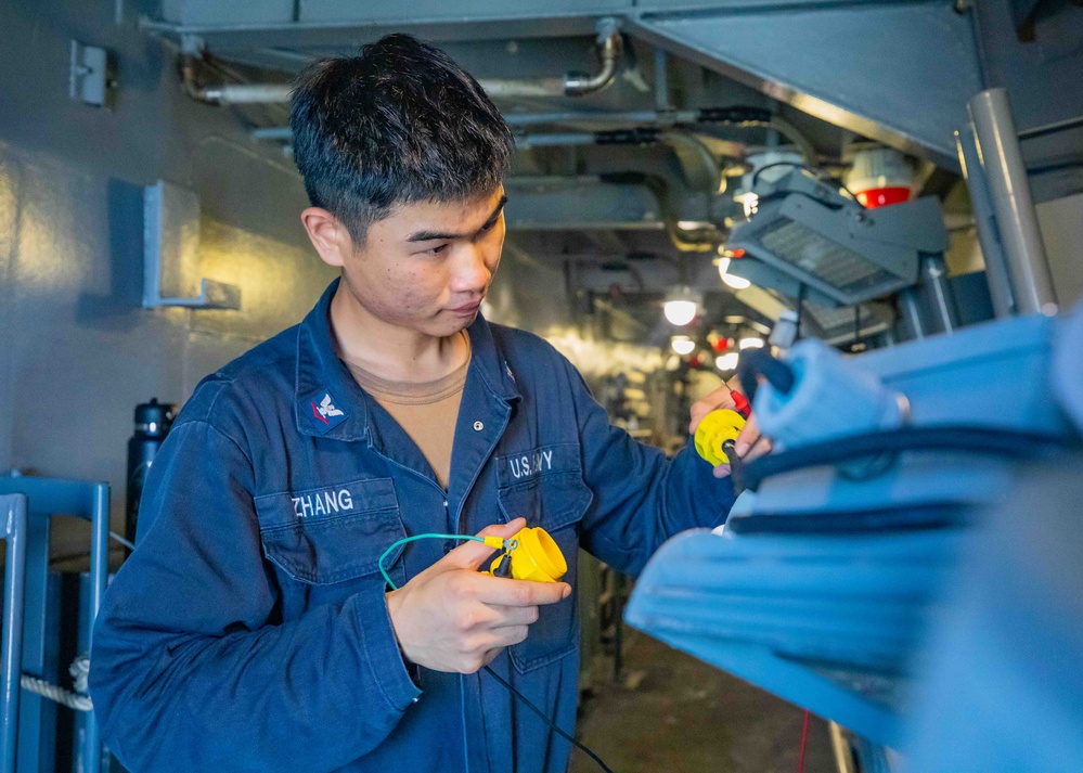 USS Howard (DDG 83) Water Safety Light Maintenance