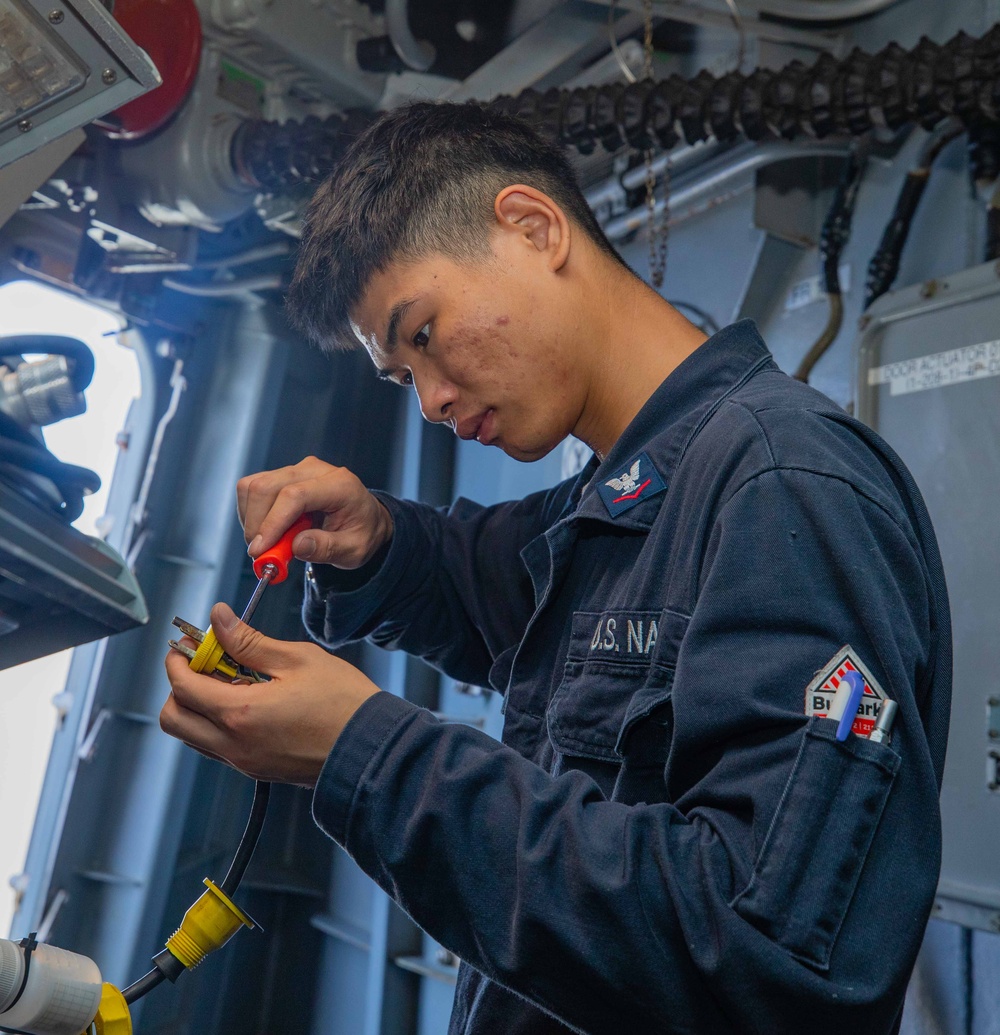 USS Howard (DDG 83) Water Safety Light Maintenance