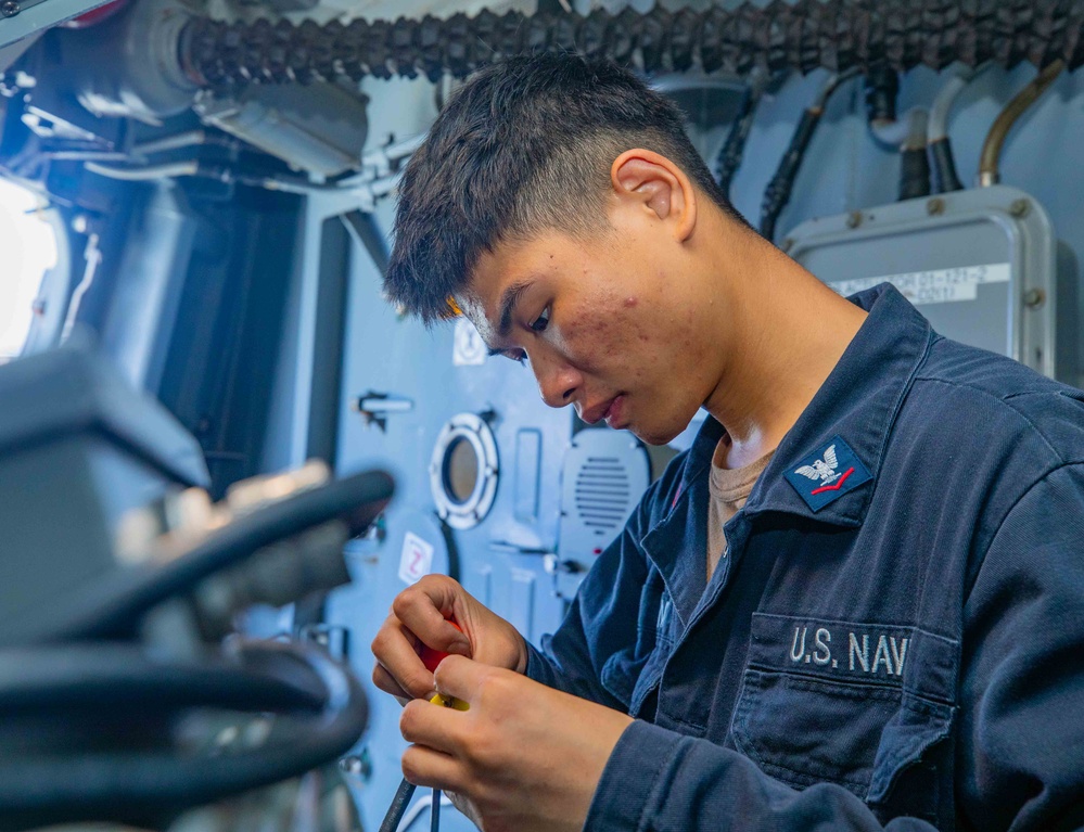 USS Howard (DDG 83) Water Safety Light Maintenance