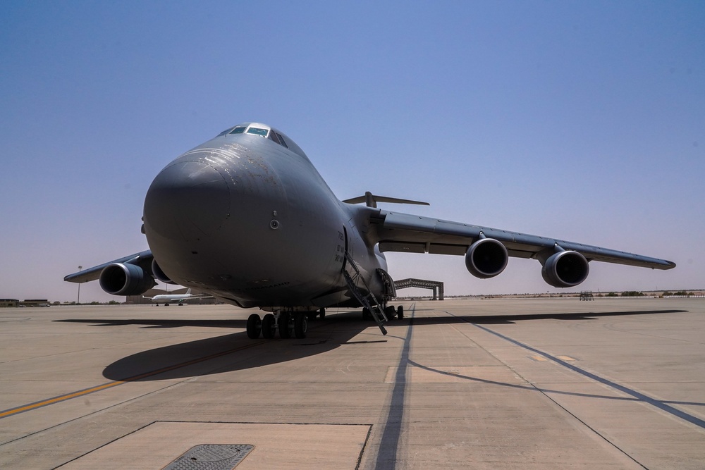 PSAB Air Terminal Operations Center receives cargo from C5 &quot;Super Galaxy&quot;