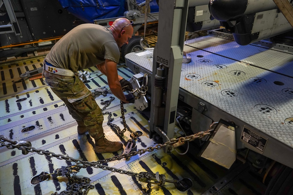 PSAB Air Terminal Operations Center receives cargo from C5 &quot;Super Galaxy&quot;