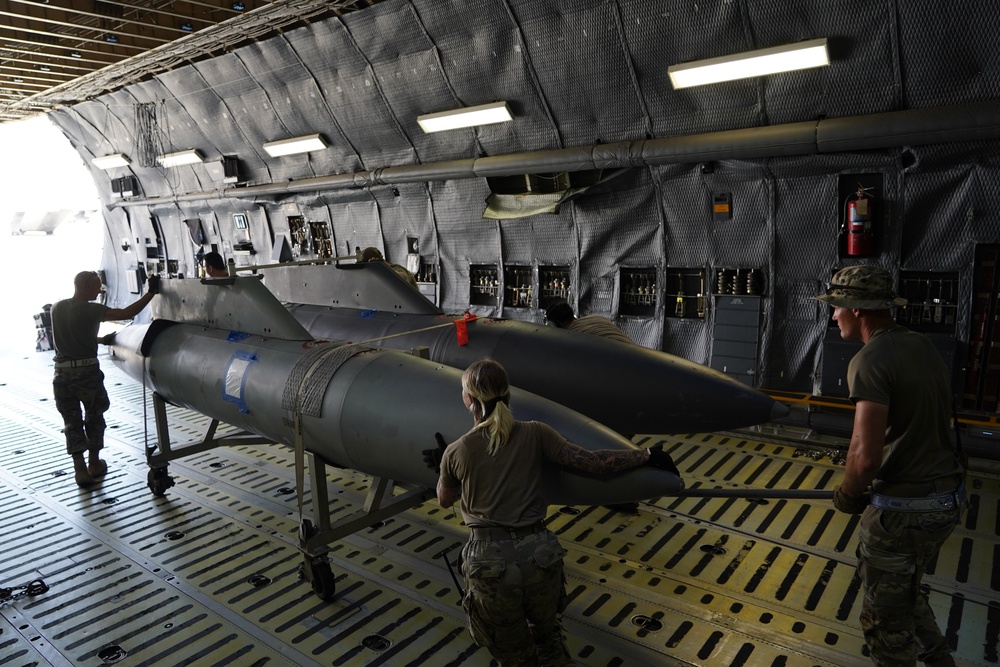 PSAB Air Terminal Operations Center receives cargo from C5 &quot;Super Galaxy&quot;