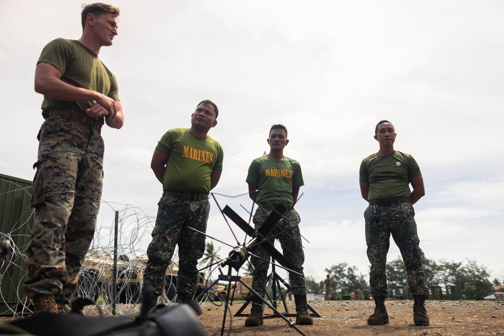 MASA 23 | Marines with 3d MLR showcase Communication assets to Philippine Marines