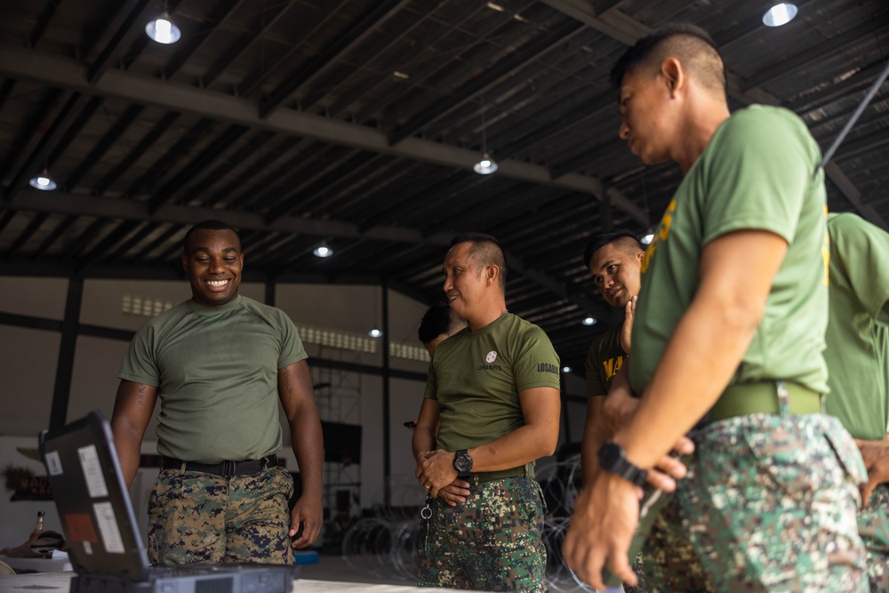 MASA 23 | Marines with 3d MLR showcase Communication assets to Philippine Marines