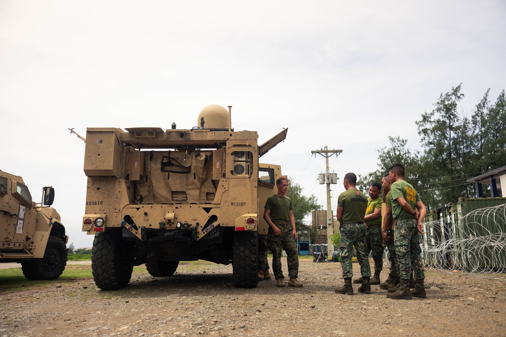 MASA 23 | Marines with 3d MLR showcase Communication assets to Philippine Marines