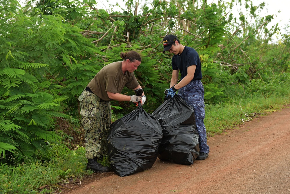 Sailors from the U.S. Navy and the Japanese Maritime Self-Defense Force work together during a volunteer project