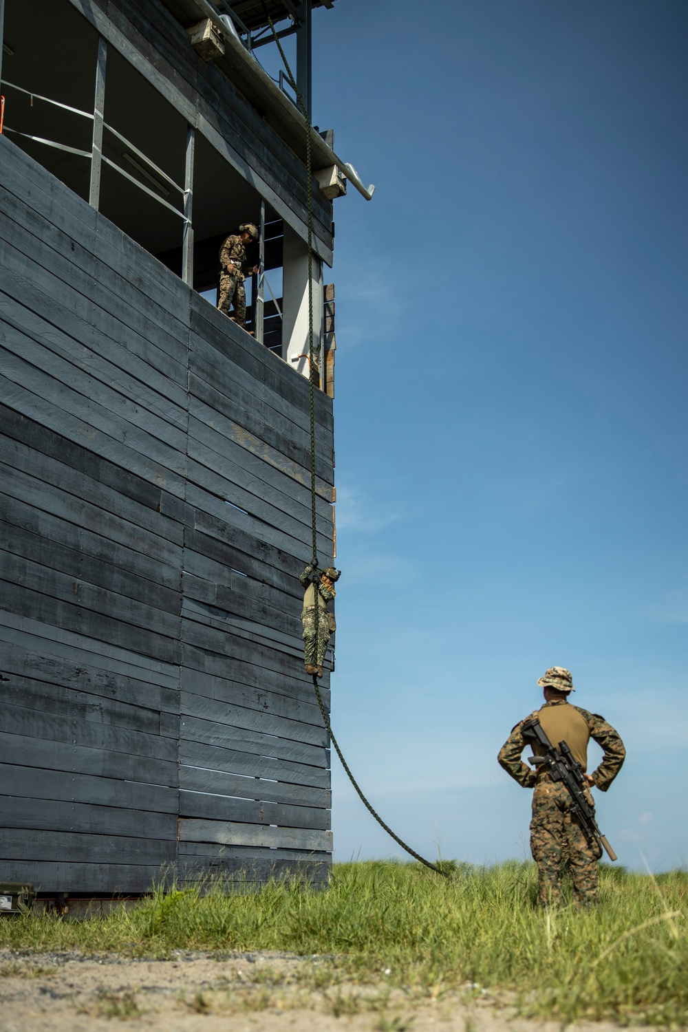 3d LCT and PMC conduct fast-roping training during MASA 23