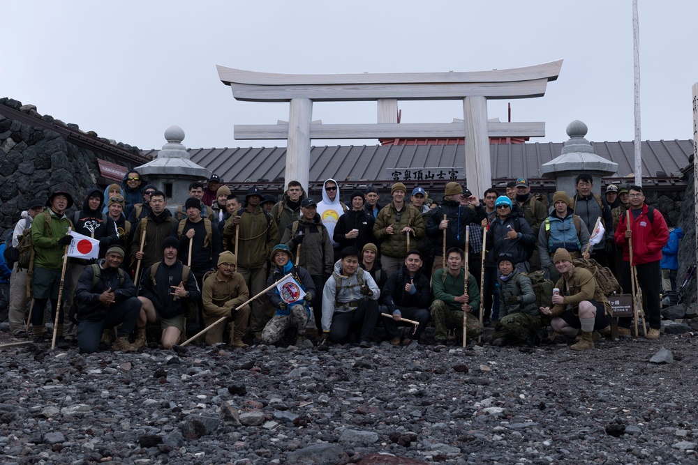 U.S. Marines and JGSDF soldiers conduct a NCO Symposium