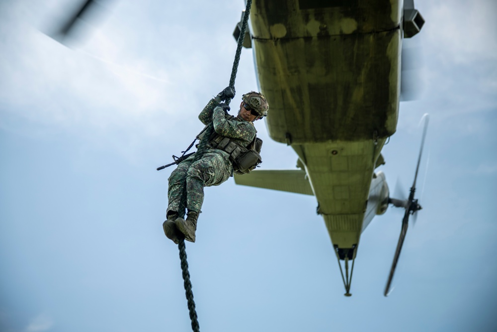 3d LCT conducts fast-roping drills with PMC during MASA 23