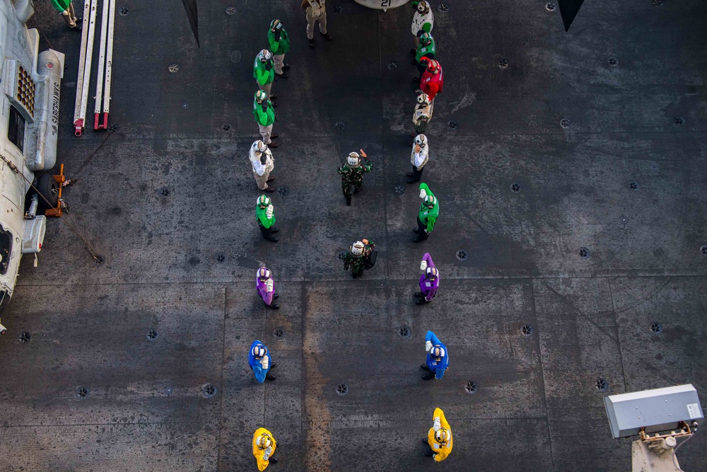 Indonesian Chief of Navy visits USS Ronald Reagan (CVN 76)