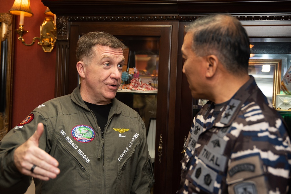 Indonesian Chief of Navy visits USS Ronald Reagan (CVN 76)