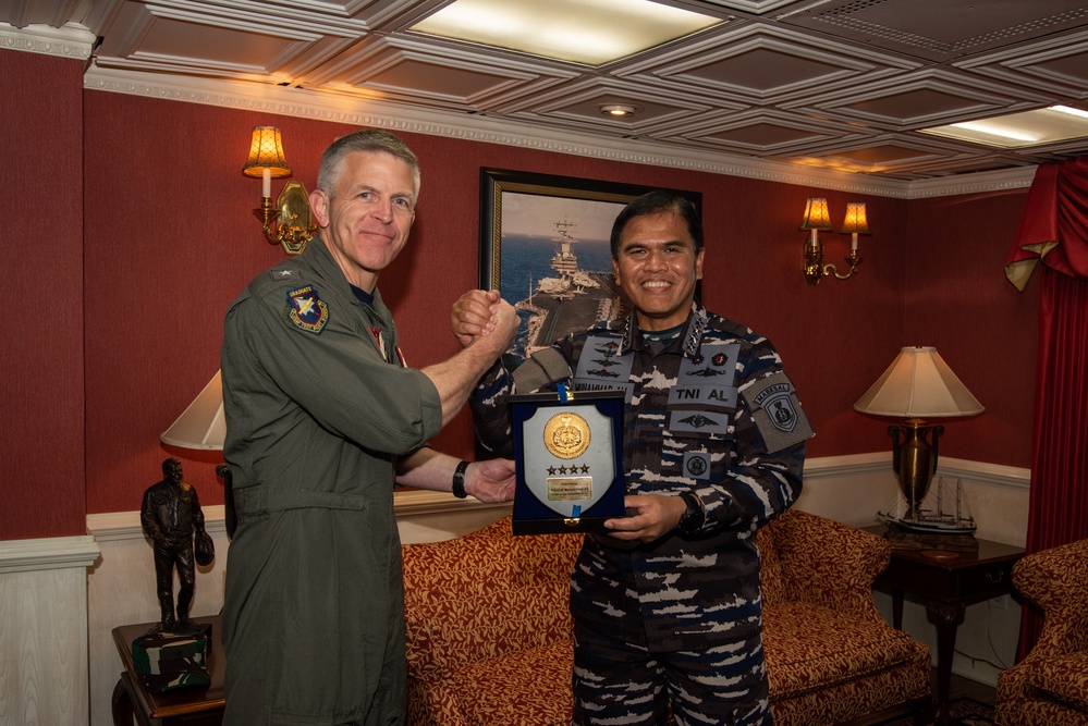 Indonesian Chief of Navy visits USS Ronald Reagan (CVN 76)