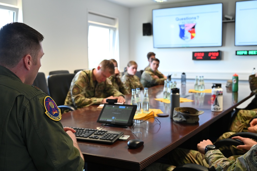 19th Electronic Warfare Center brief USAF Cadets