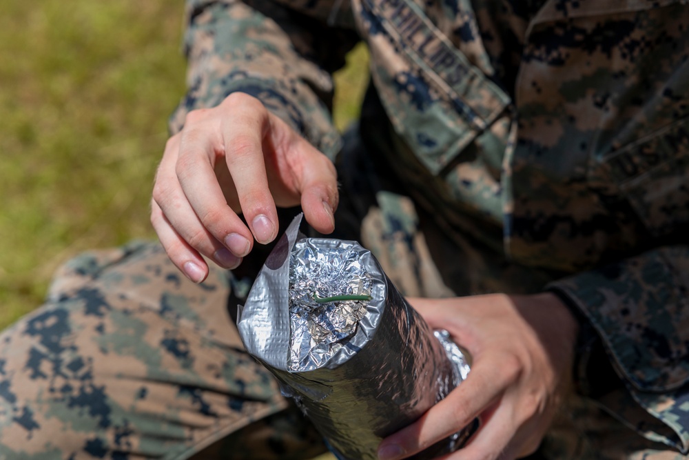 III MIG builds field expedient antennas