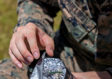 III MIG builds field expedient antennas