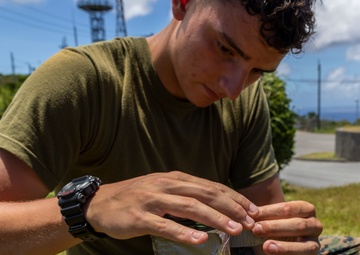 III MIG builds field expedient antennas