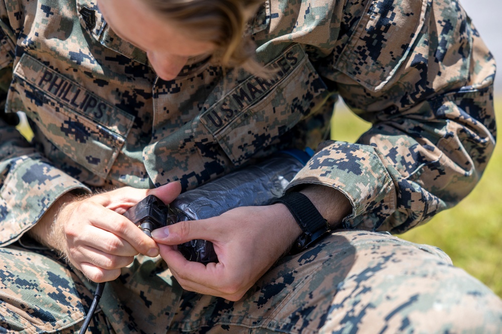 III MIG builds field expedient antennas