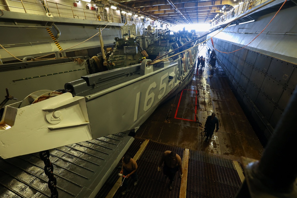 USS Bataan Sailors Prepare LCU for Storage