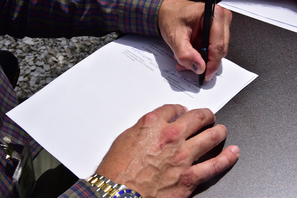 Coast Guard signs MOU with FDOT District 7