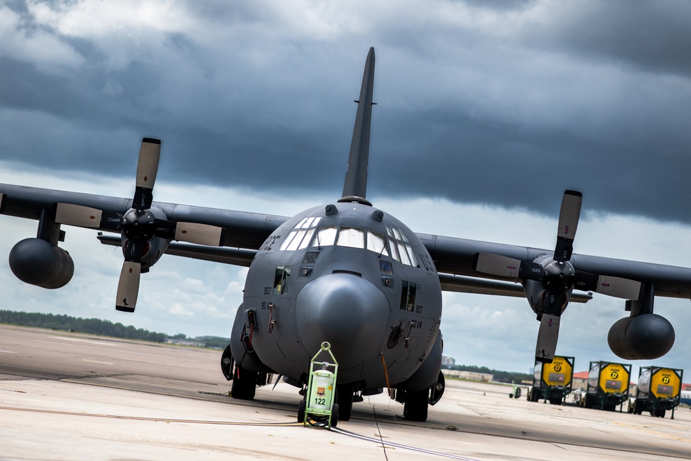 910th AW works alongside 927th ARW during aeromedical mission