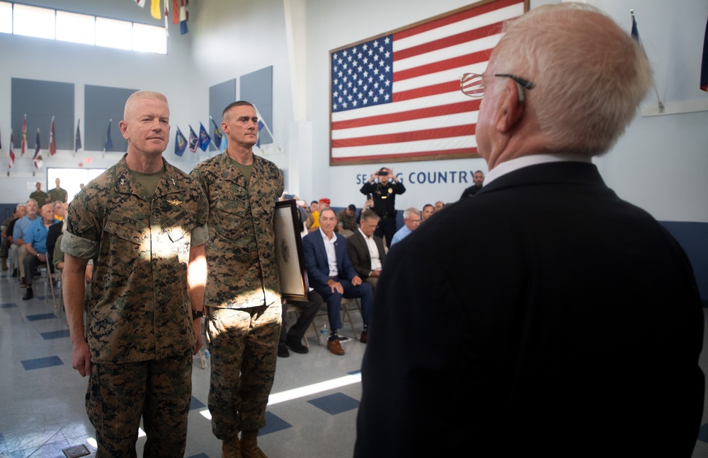 MARCENT Commander presents 'Honorary Marine' Title