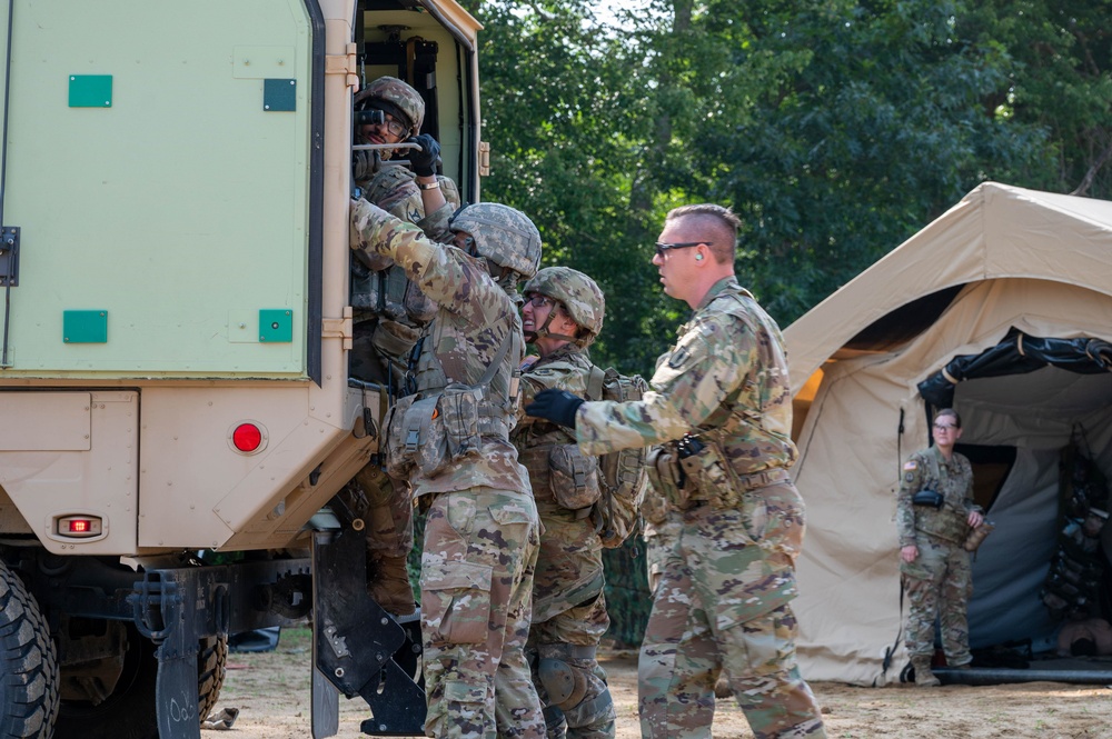 Connecticut National Guard hold ESGR Boss Lift during Combat Medic Training
