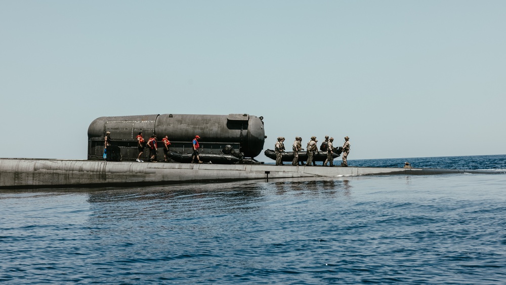 2d Recon Conducts Training with the USS Florida