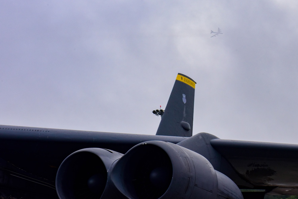 B-52s in JBER: Landing B-52s in JBER: Landing