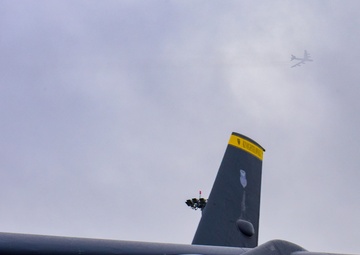 B-52s in JBER: Landing