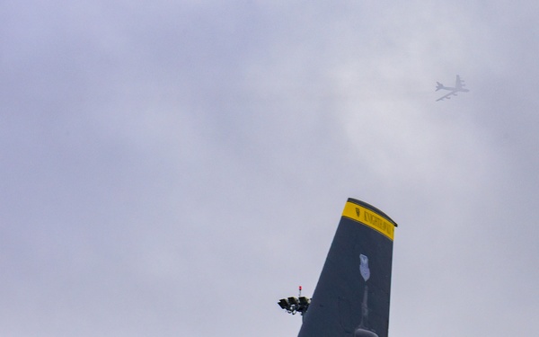 B-52s in JBER: Landing