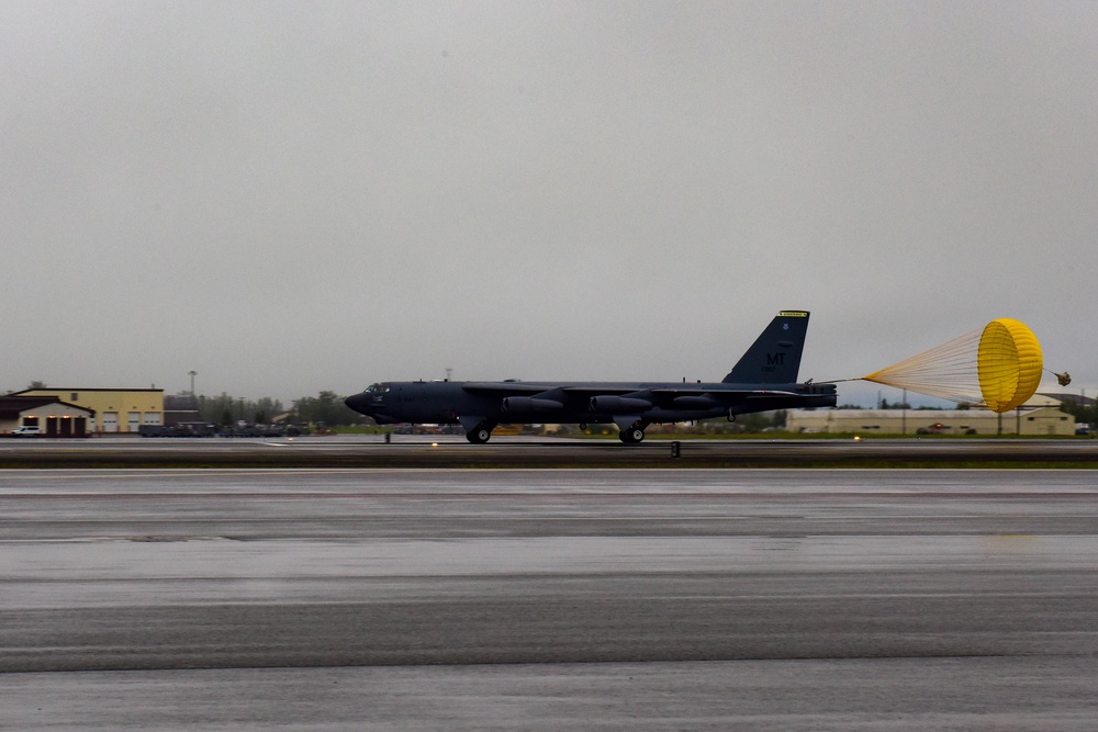 B-52s in JBER: Landing B-52s in JBER: Landing