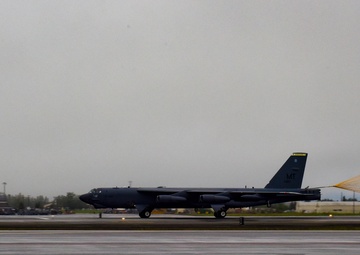 B-52s in JBER: Landing