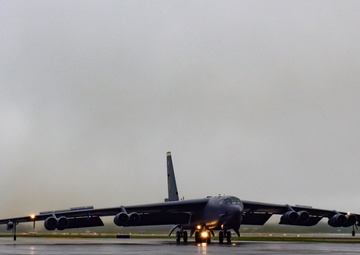 B-52s in JBER: Landing