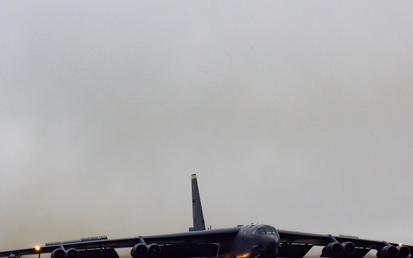 B-52s in JBER: Landing