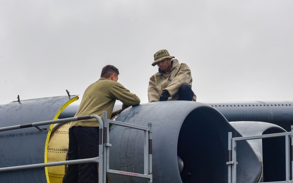 B-52s in JBER: Landing