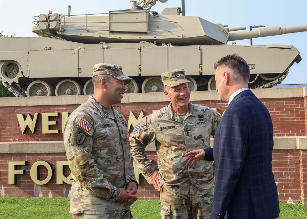 U.S. Army V Corps welcomes Polish Minister of Defense to Fort Knox