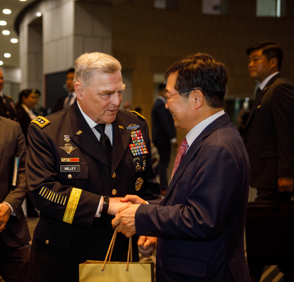 20th Chairman of the Joint Chiefs of Staff Makes Final Visit to Korea