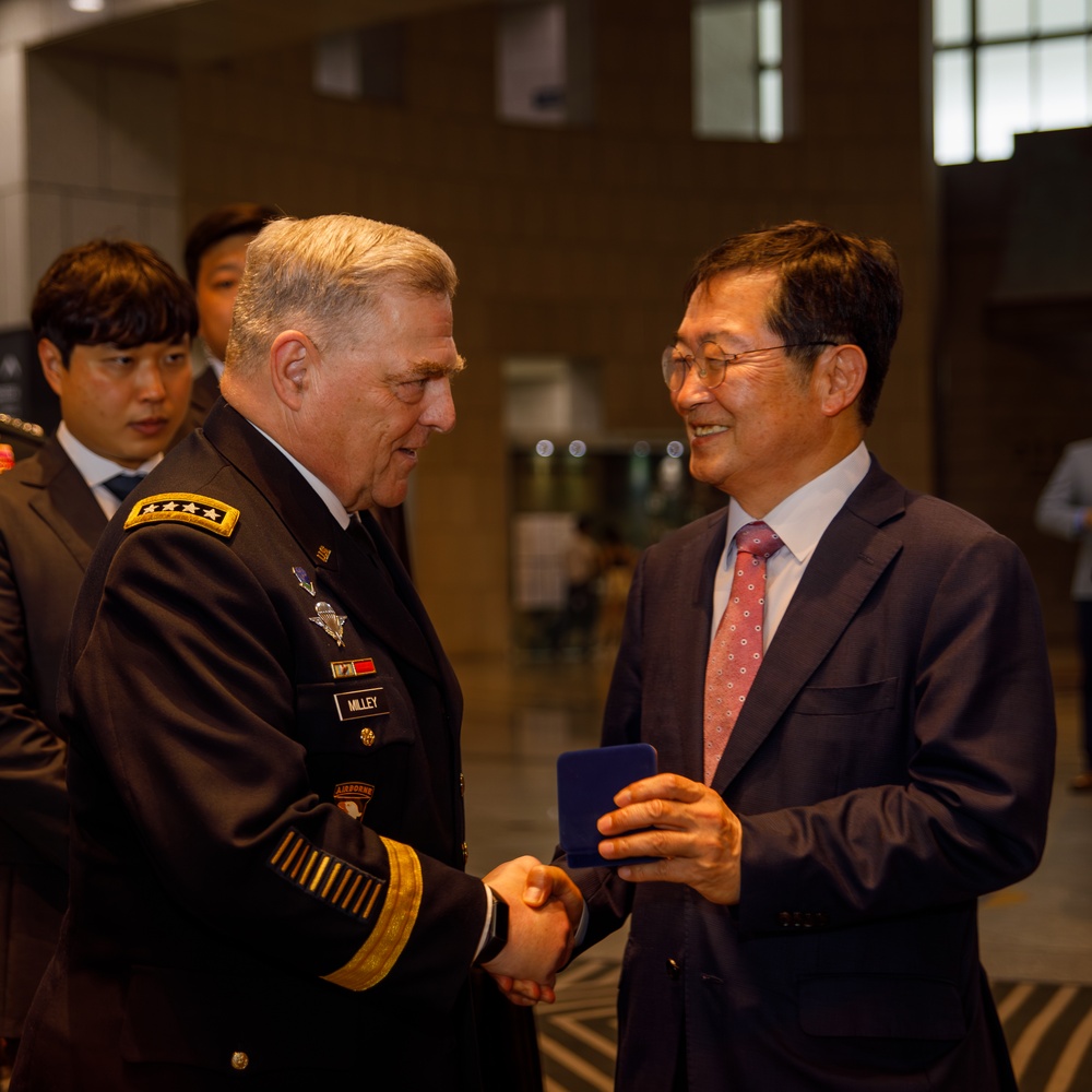 20th Chairman of the Joint Chiefs of Staff Makes Final Visit to Korea