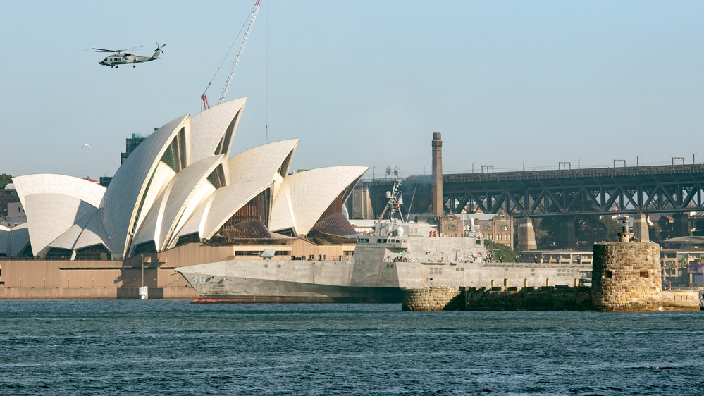 USS Canberra Arrives in Sydney for Commissioning