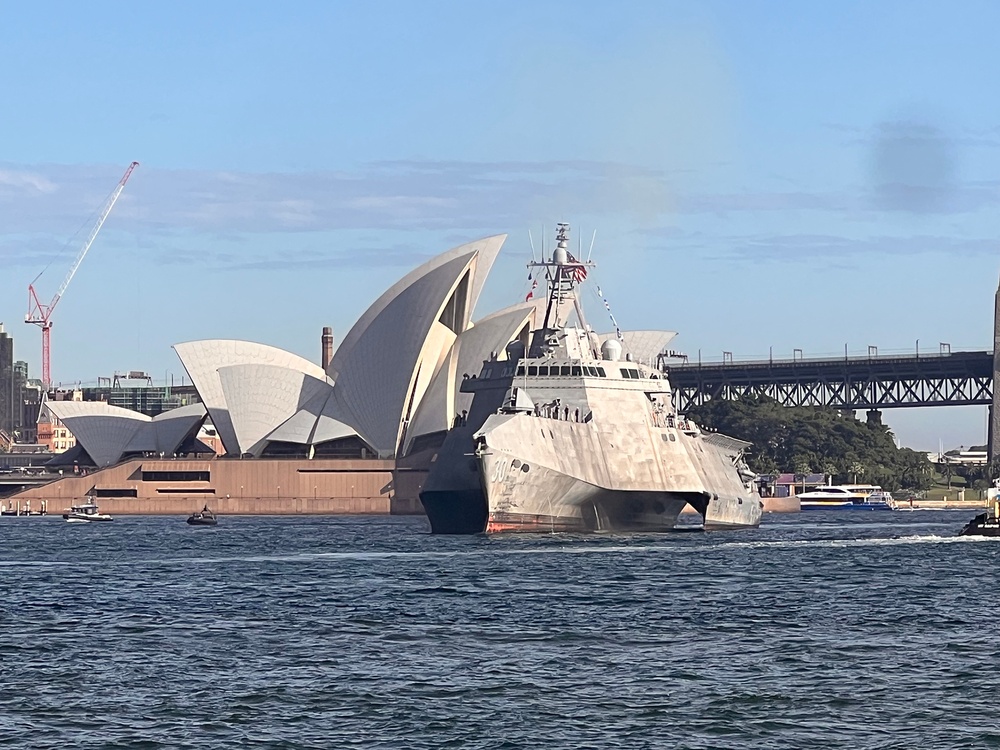 USS Canberra Arrives Sydney for Commissioning