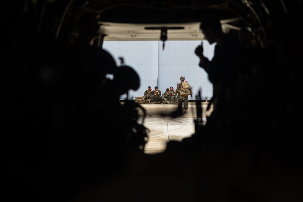 2nd Bn., 5th Marines and Philippine Marines practice loading, offloading drills