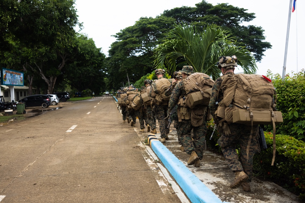 2nd Bn., 5th Marines and Philippine Marines practice loading, offloading drills