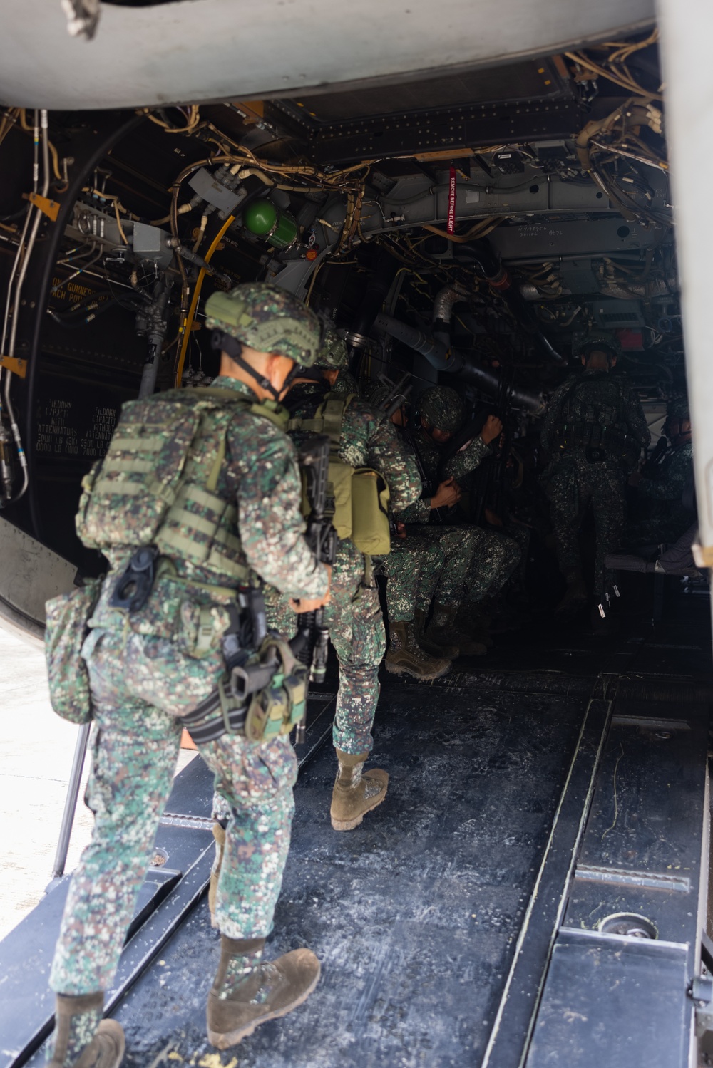 2nd Bn., 5th Marines and Philippine Marines practice loading, offloading drills