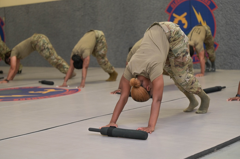 908 SFS Engages in Expandable Baton Training