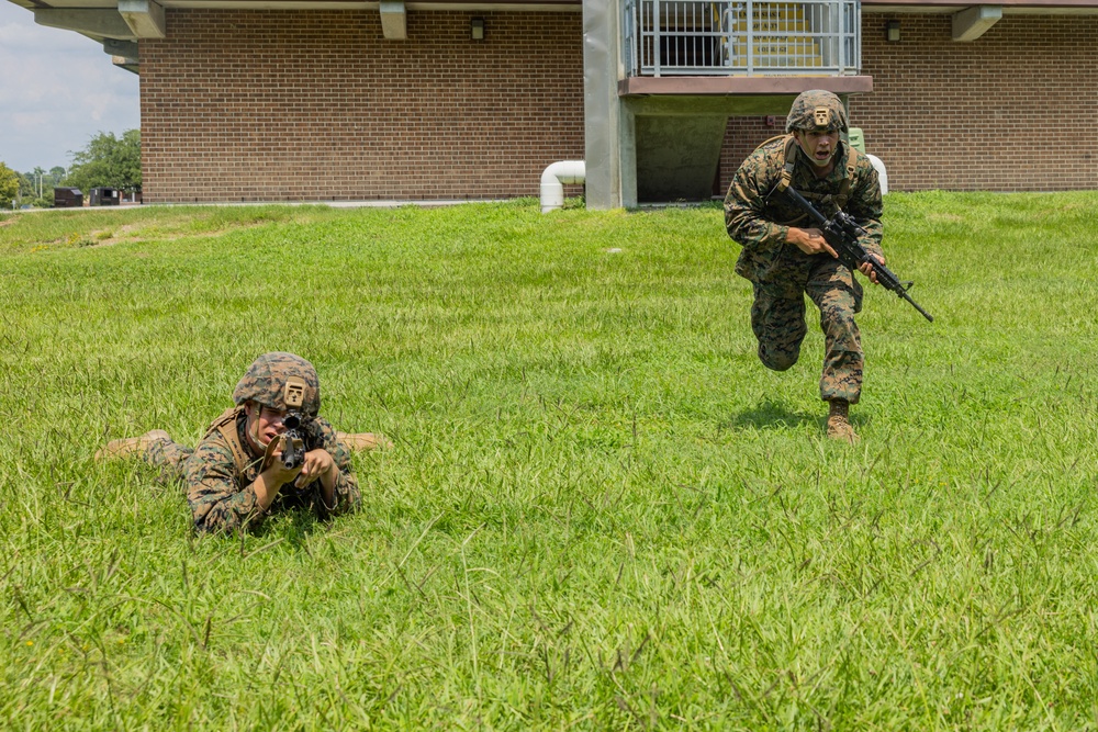 Midshipmen conduct offensive operations