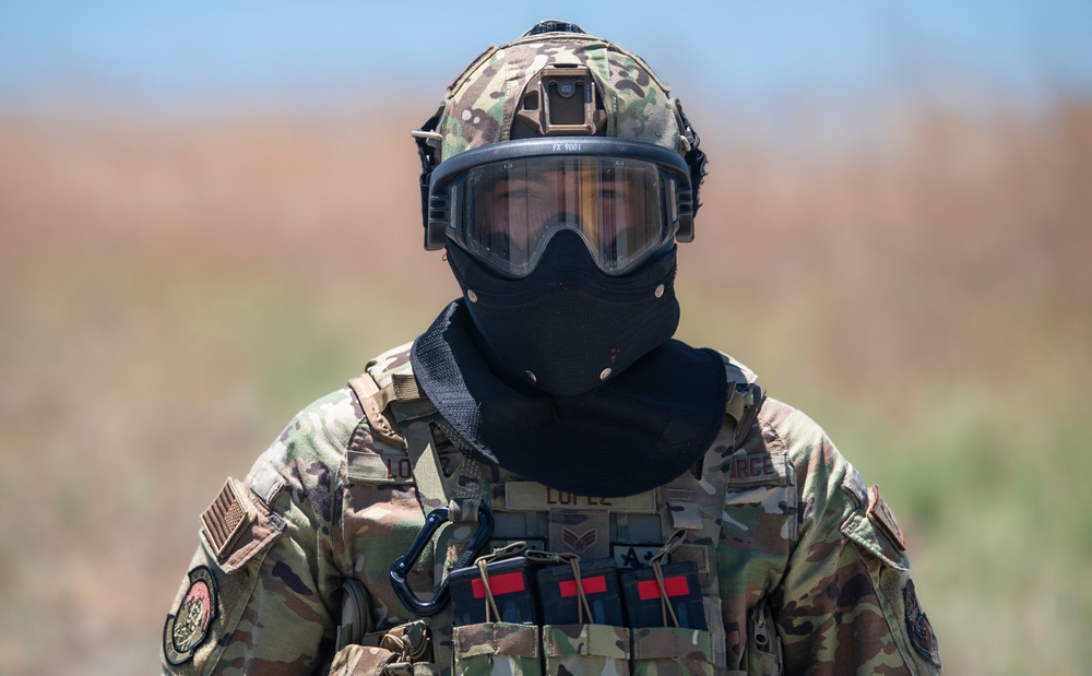 AMC CC visits Travis AFB, spends time with 60 AMW, 621 CRW Airmen