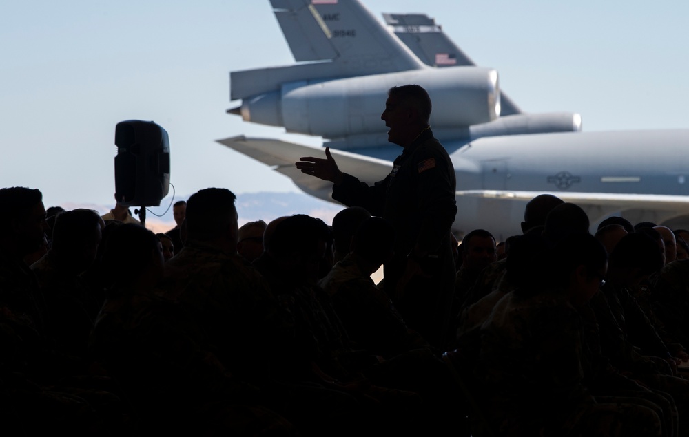 AMC CC visits Travis AFB, spends time with 60 AMW, 621 CRW Airmen