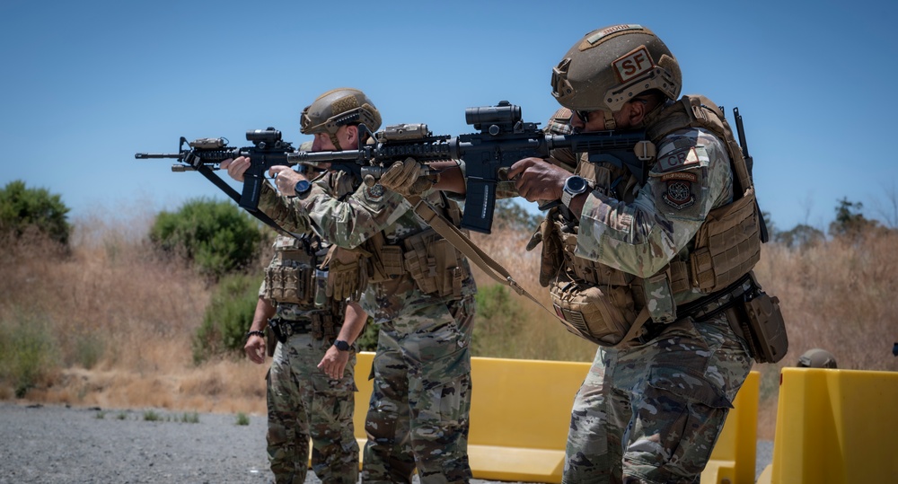 AMC CC visits Travis AFB, spends time with 60 AMW, 621 CRW Airmen